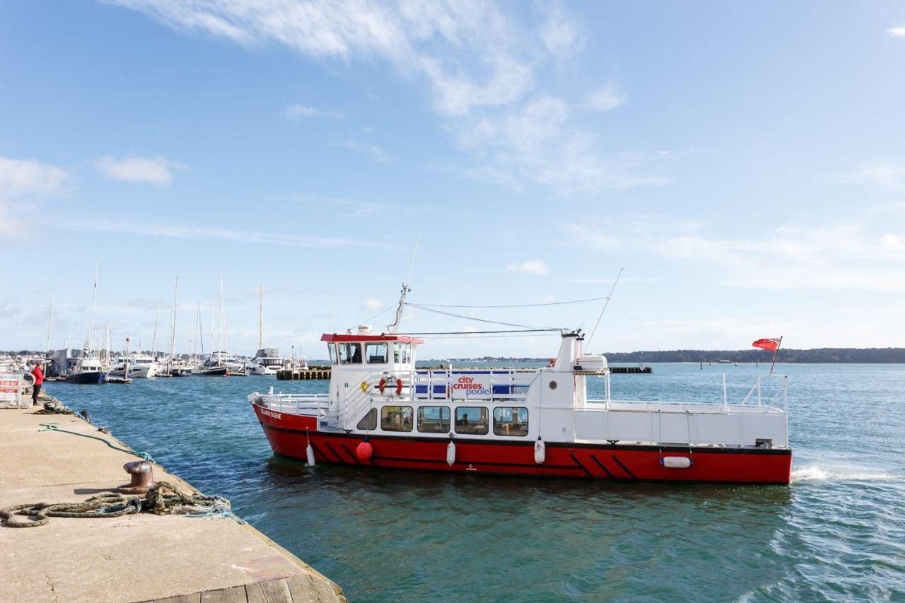 Park Lake View Poole Bagian luar foto