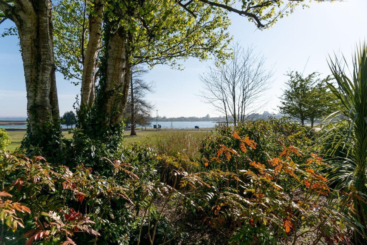 Park Lake View Poole Bagian luar foto