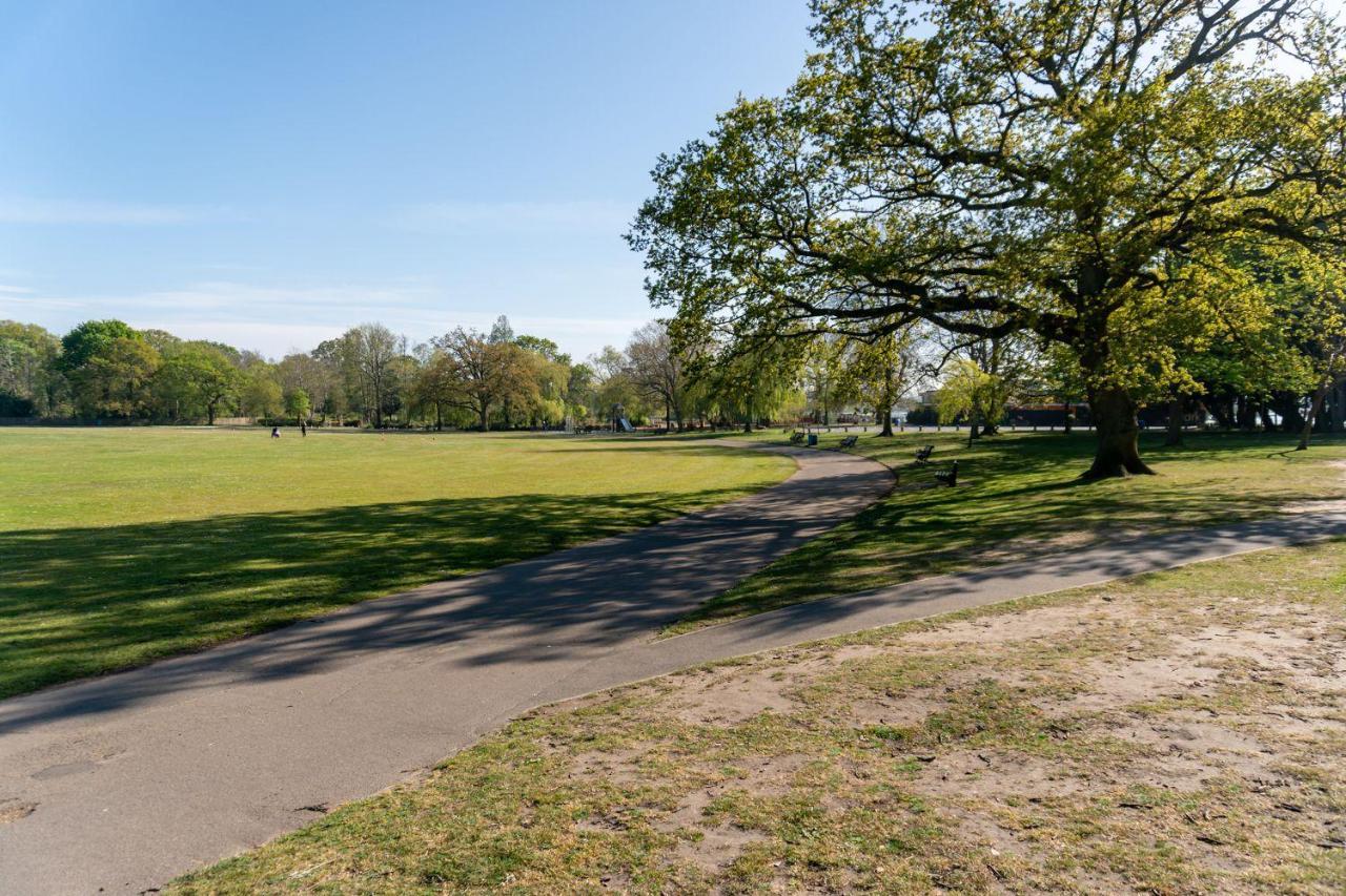 Park Lake View Poole Bagian luar foto