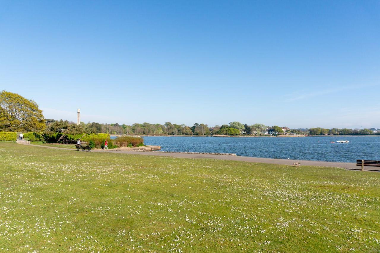 Park Lake View Poole Bagian luar foto