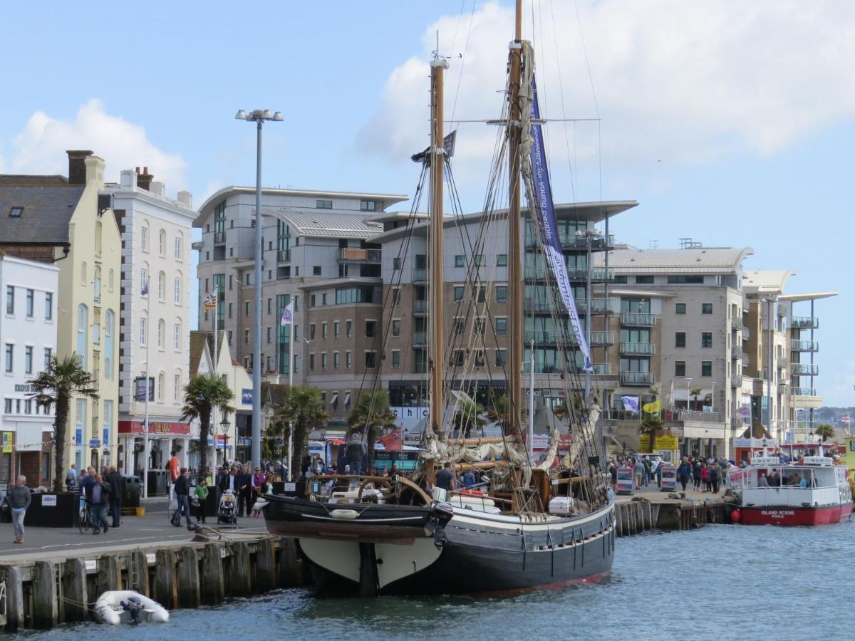 Park Lake View Poole Bagian luar foto
