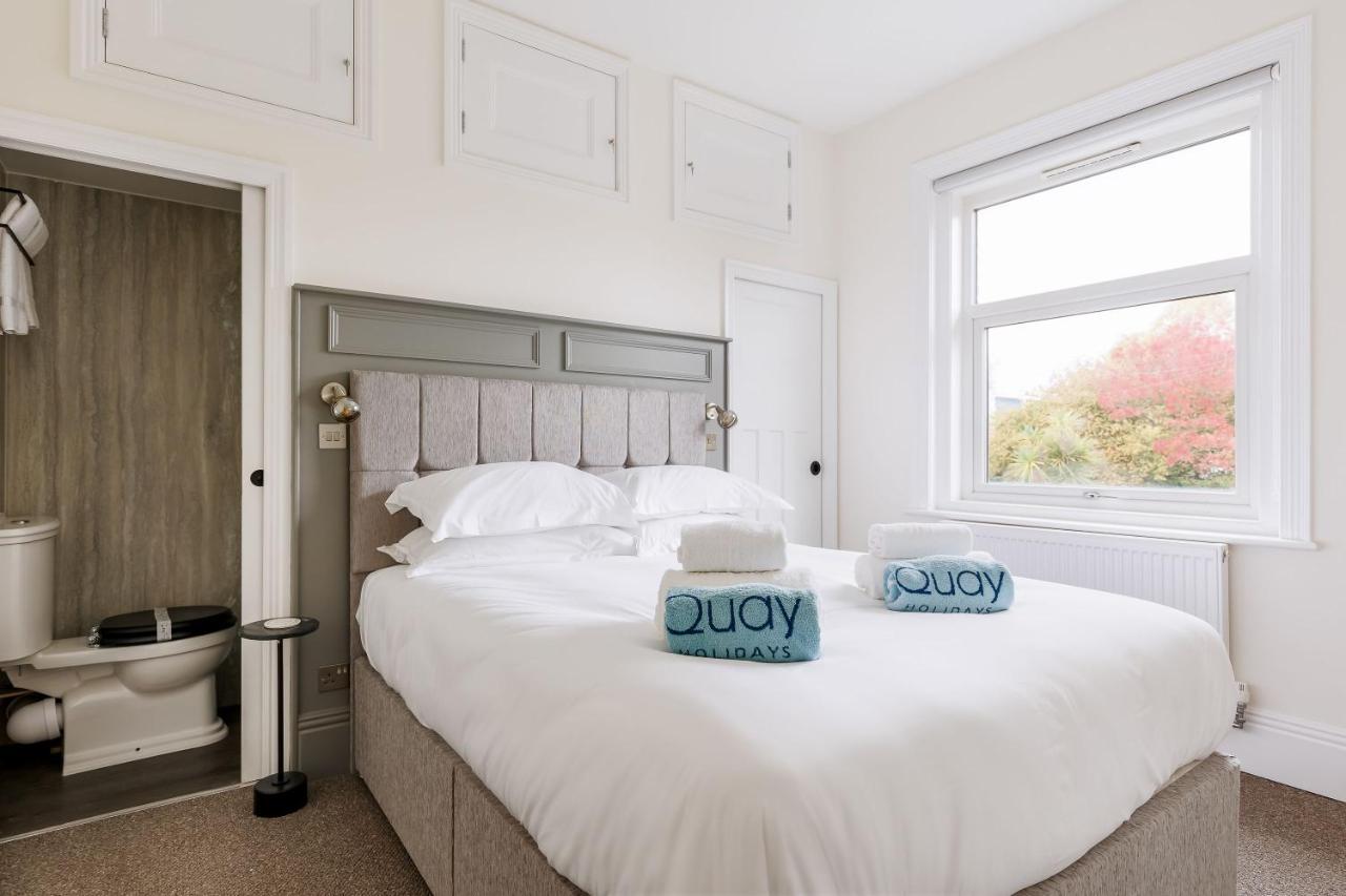 Park Lake View Poole Bagian luar foto