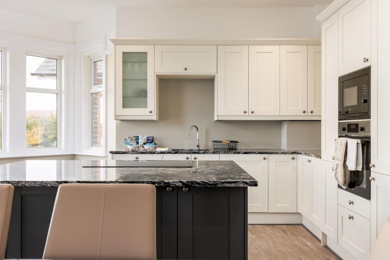 Park Lake View Poole Bagian luar foto