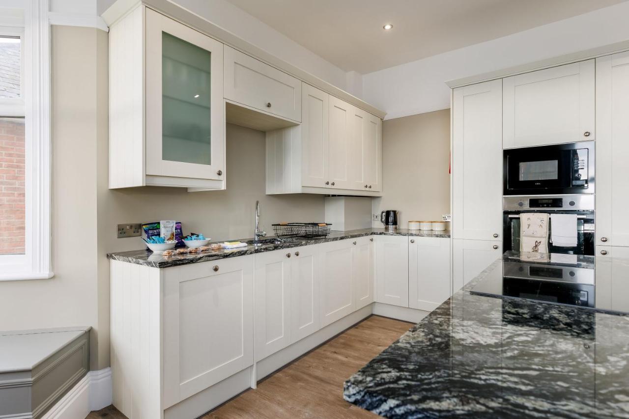 Park Lake View Poole Bagian luar foto