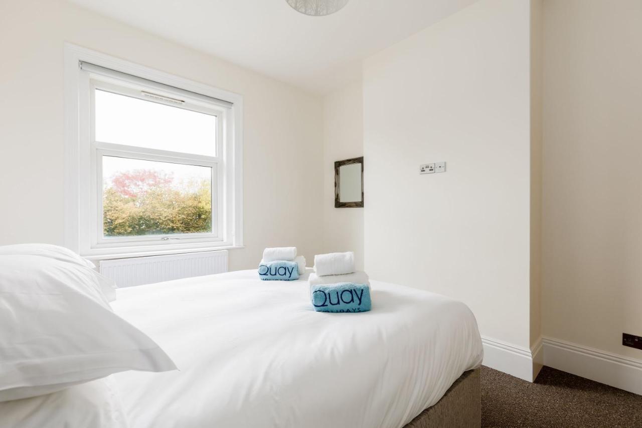 Park Lake View Poole Bagian luar foto