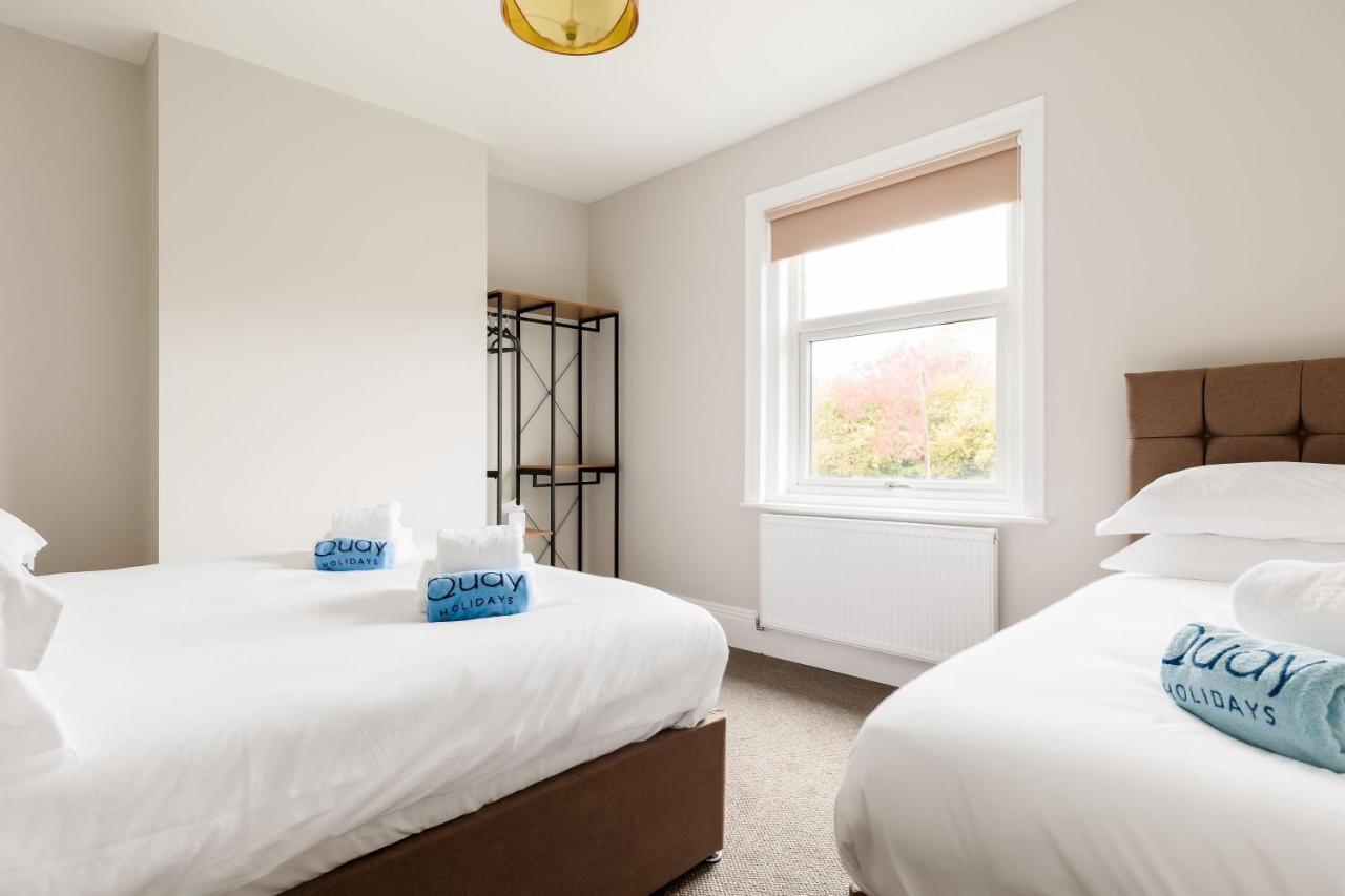Park Lake View Poole Bagian luar foto